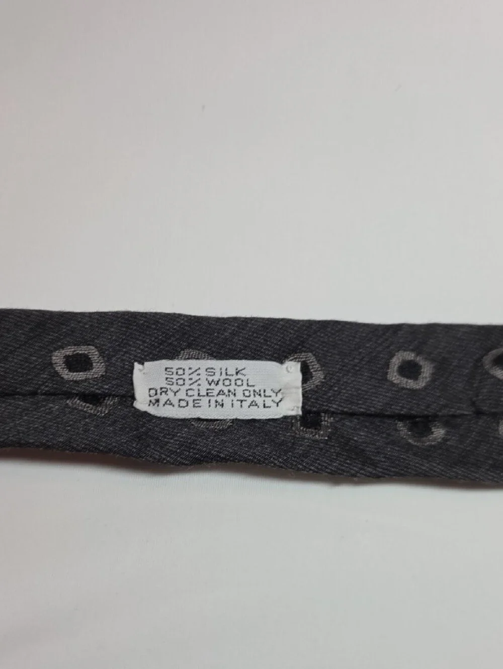 Giorgio Armani Men's Wool/Silk Blend  VTG Tie W/ Gray/Black Dot Pattern 3.5x56